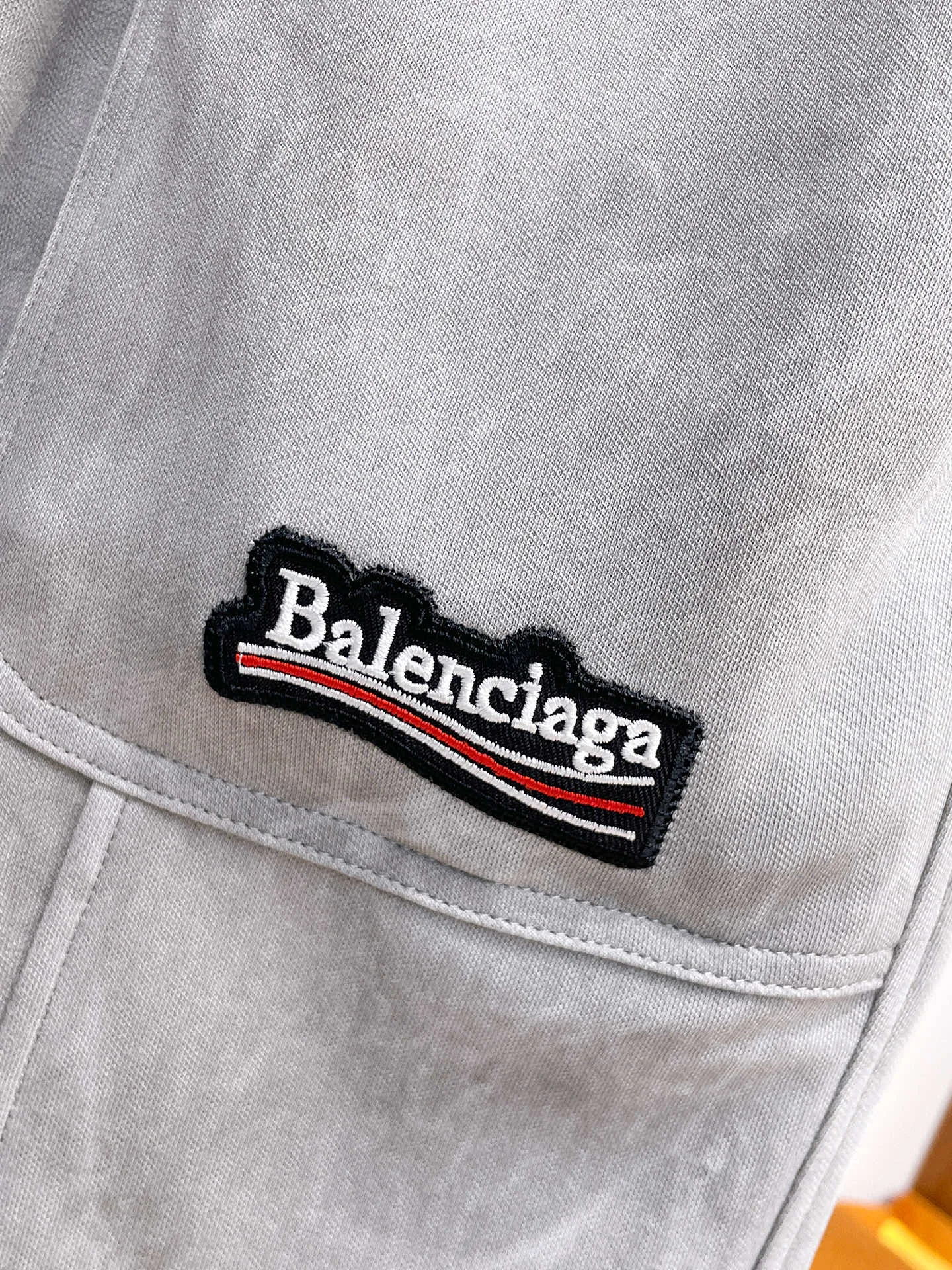 Balenciaga 🆕2026 Autumn and Winter New Arrival Casual Pants! The official website will be released simultaneously. Brand Classic LOGO casual pants, customized fabrics, excellent comfort and strong touch. Highly recognisable, perfect appearance and craftsmanship. Size:M-3XL